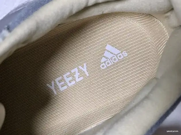 FV9922 v2 700 Adidas Boost 'Magnet' Yeezy 0529